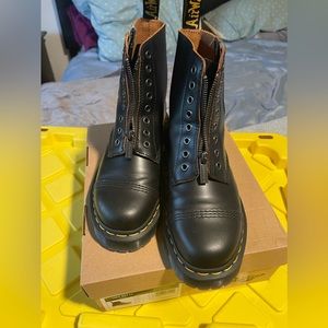 Dr. Martens Bex zip up boots barely used, in very good condition w/box